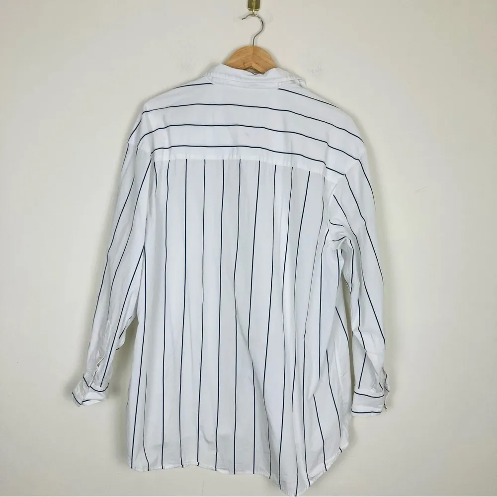 Aritzia Babaton oversized white with blue/black stripe button front shirt. Small - Image 3
