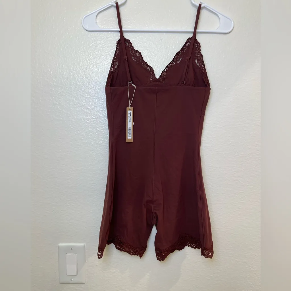 SKIMS NWT Fits Everybody Lace Triangle Onesie in Oxblood Bodysuit Size M - Image 7