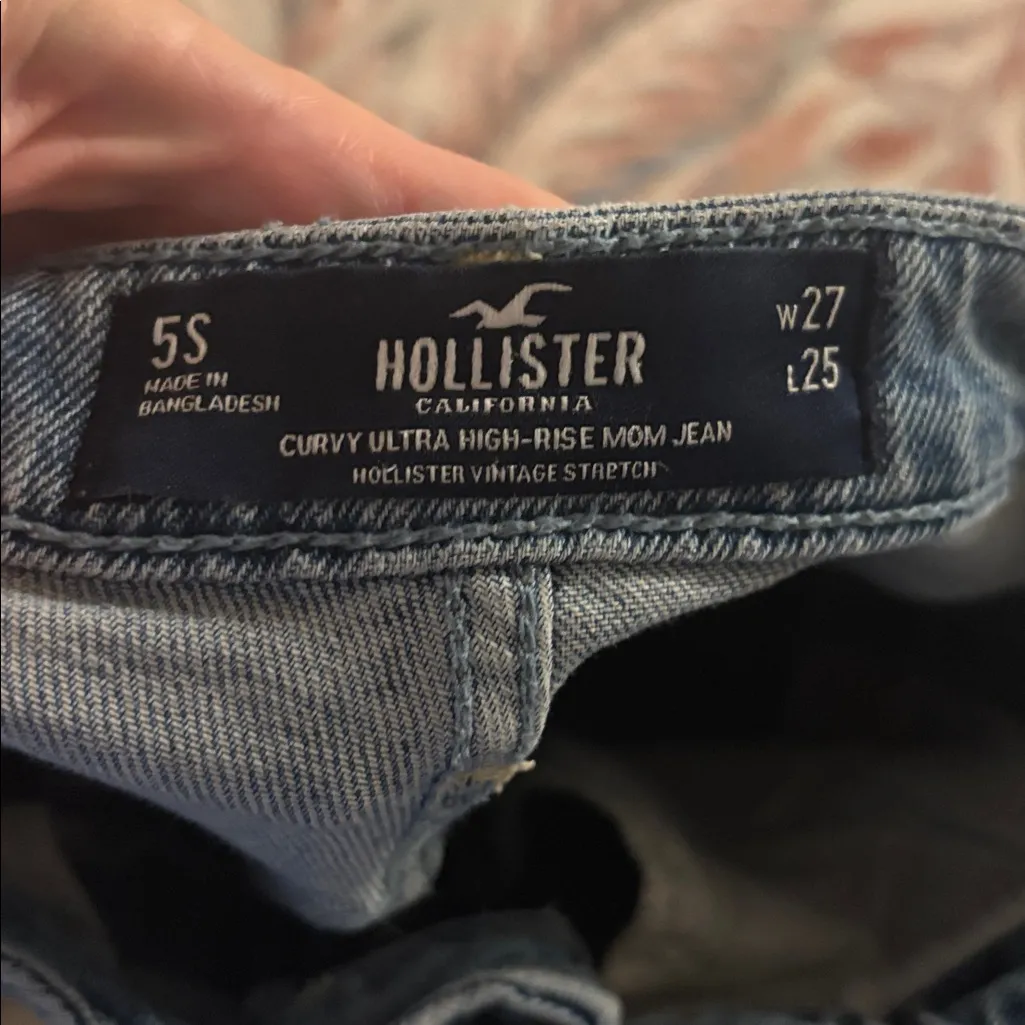 Hollister Curvy Ultra High Rise Mom Jeans Size 5 Short - Image 3