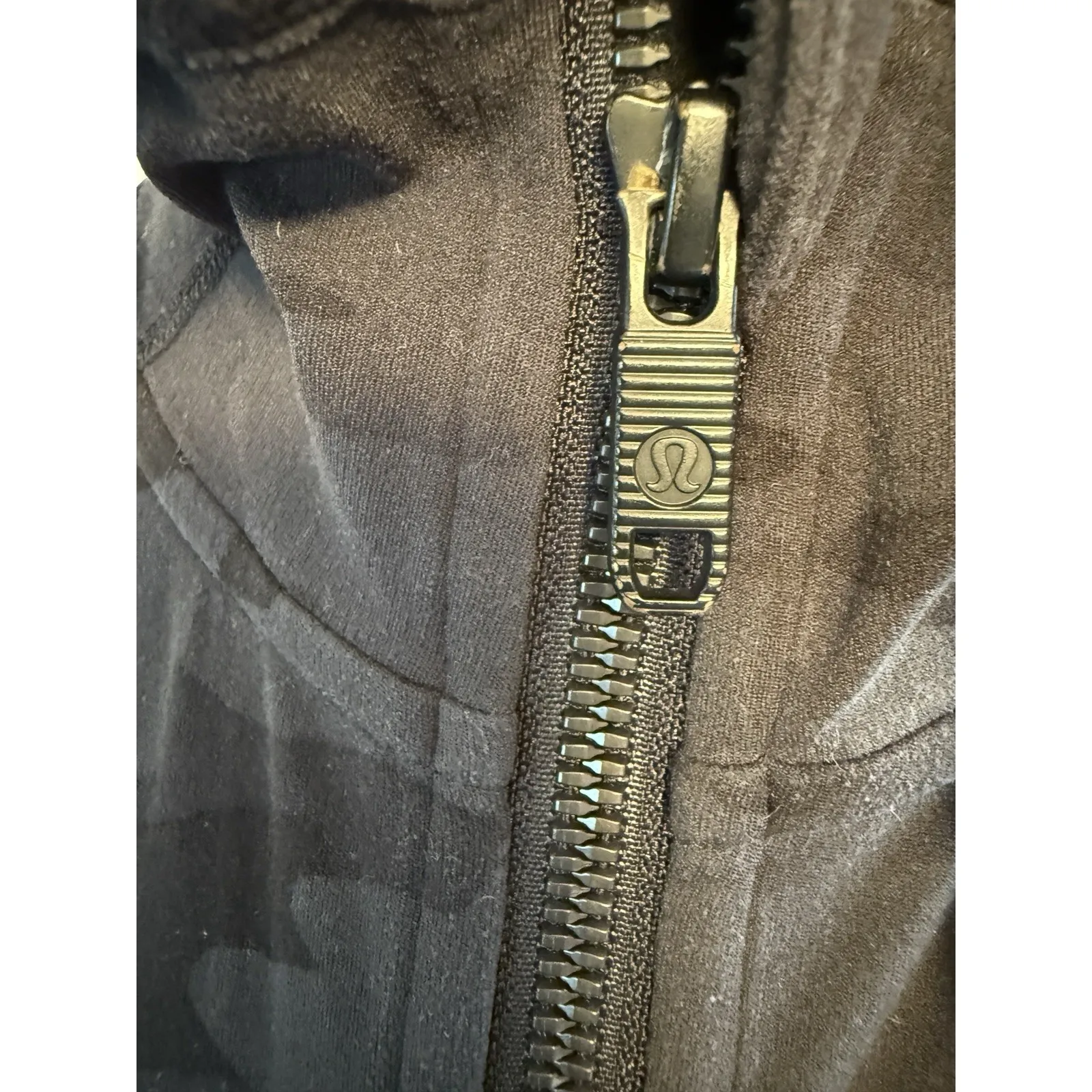 Lululemon Define Jacket Womens 6 Gray Camouflage Thumb Hole Sleeve Hooded Zip Up - Image 3