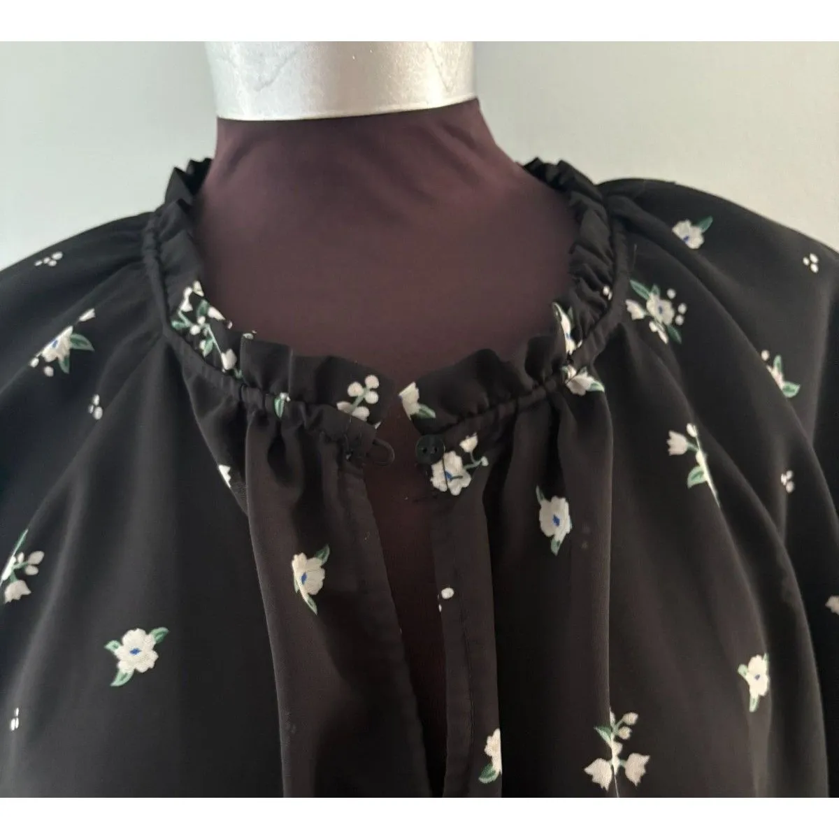 Old Navy Top XXL Black Floral Flutter Sleeve Lightweight Whimsigoth Fairy - Image 5