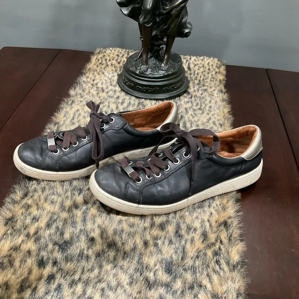 UGG MILO LEATHER SNEAKERS - Image 8