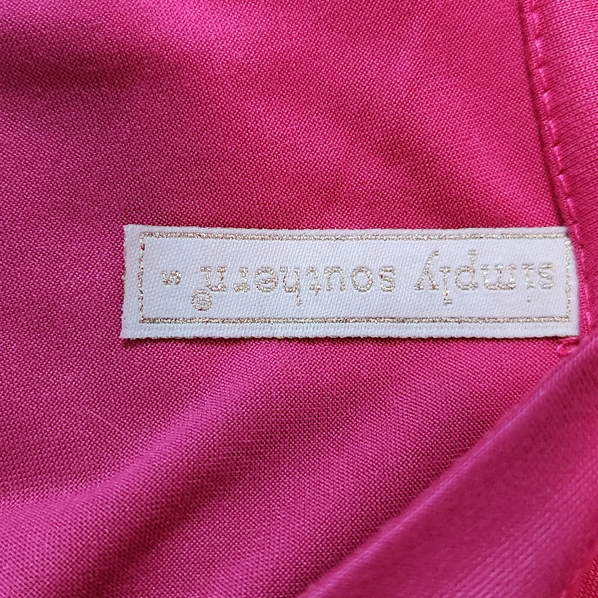 Simply Southern Pink T-Shirt with Gold Merry & Bright Print NWT Size Small - Image 5