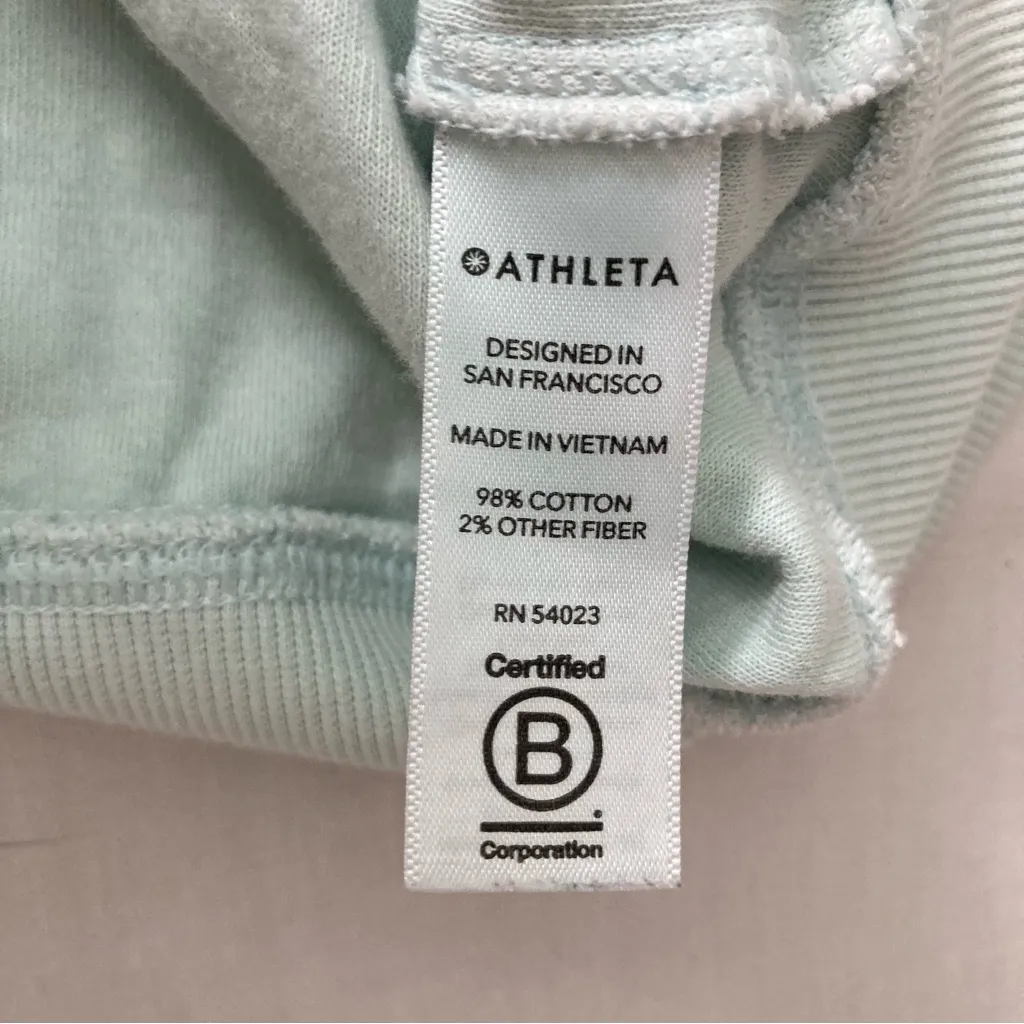 Athleta Pale Mint Green Short Sleeve Sweatshirt Top Size Medium - Image 3