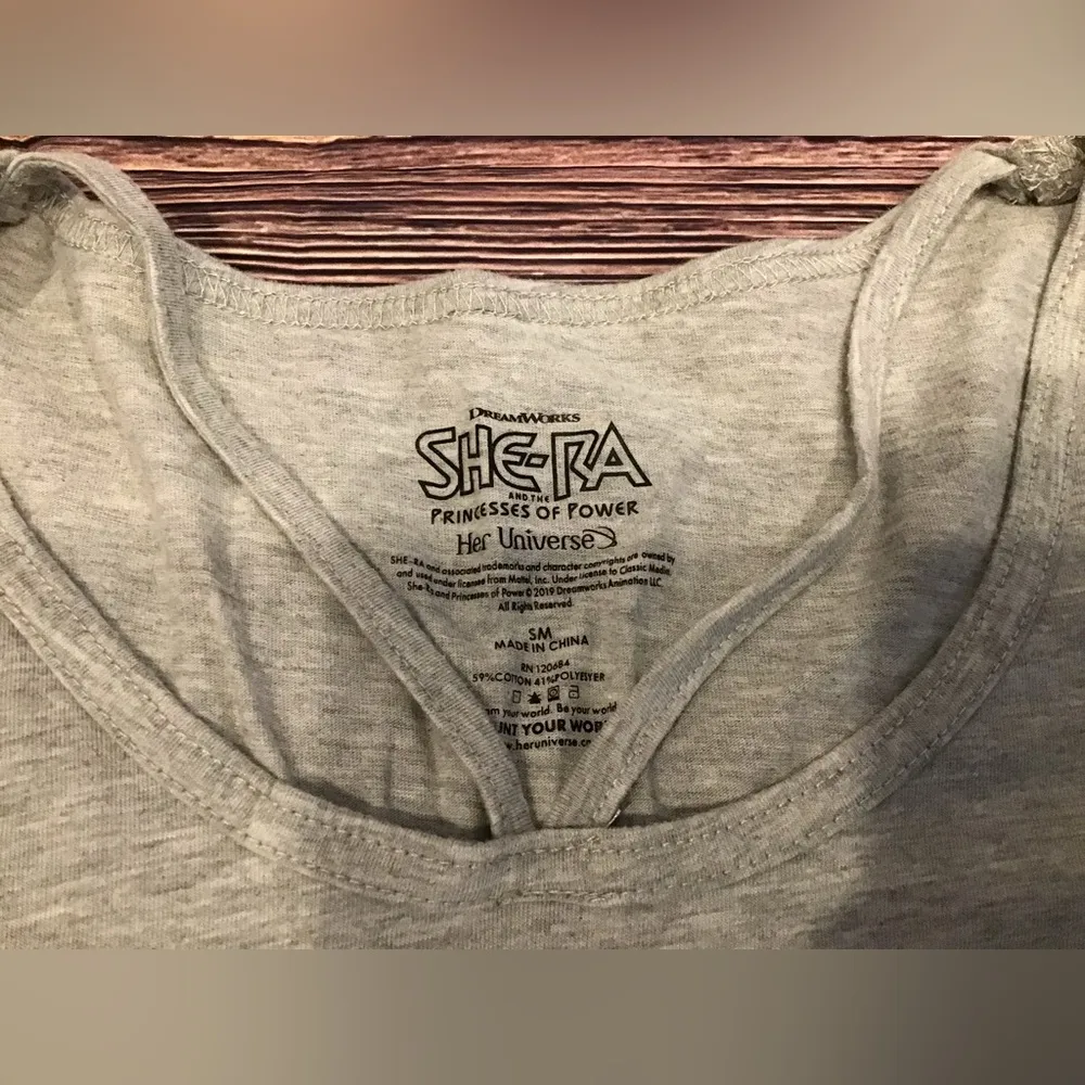 She-ra and the princesses of power her universe shirt size small - Image 6