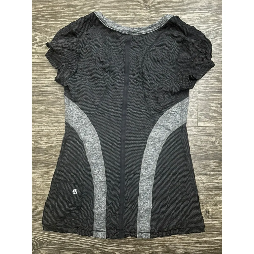 Lululemon Black and Gray Short Sleeve size 4 - Image 4