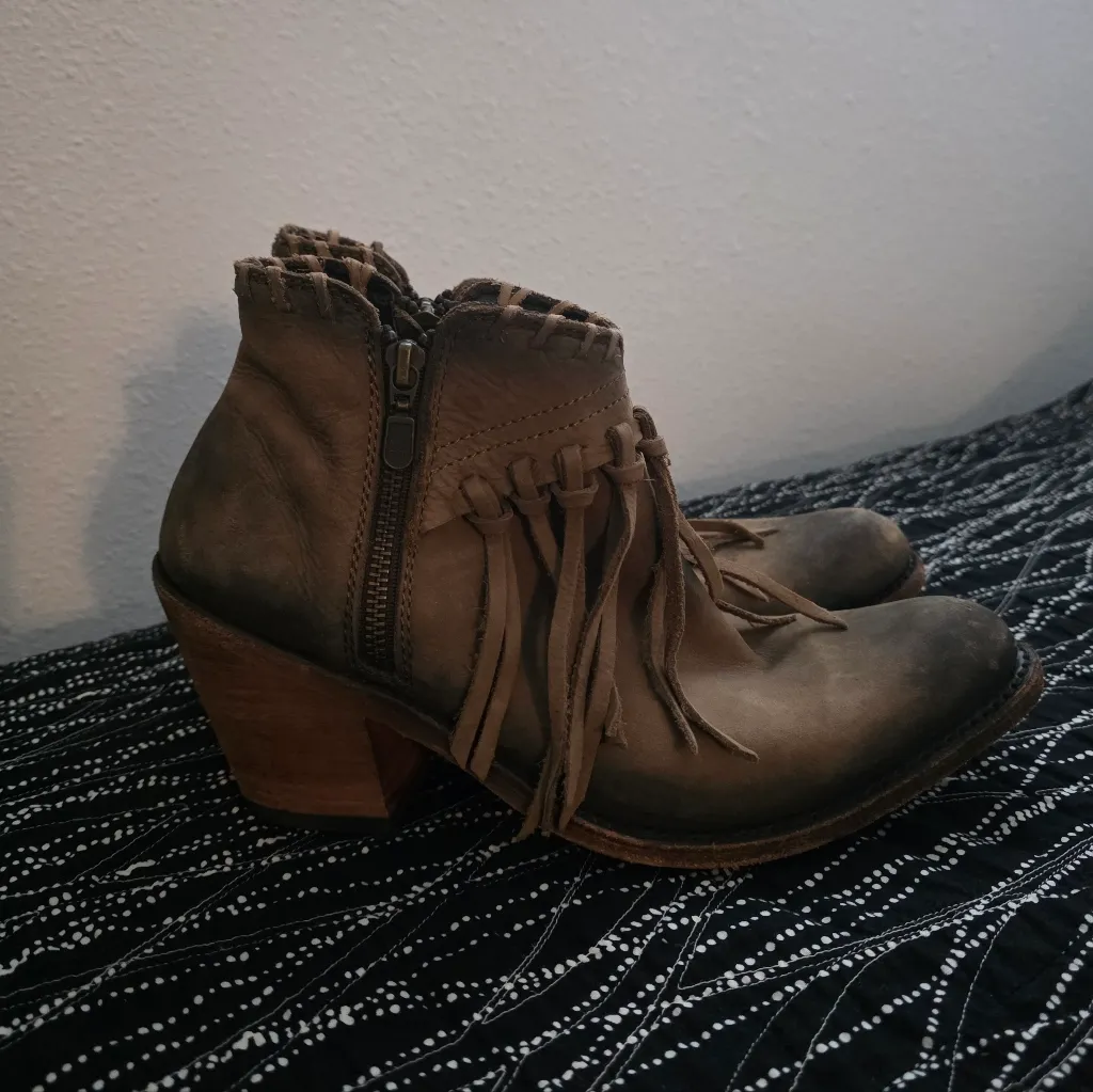 Liberty Black Alice Fringe Ankle Boots Size 8.5 Brown Leather Western Cowgirl - Image 3