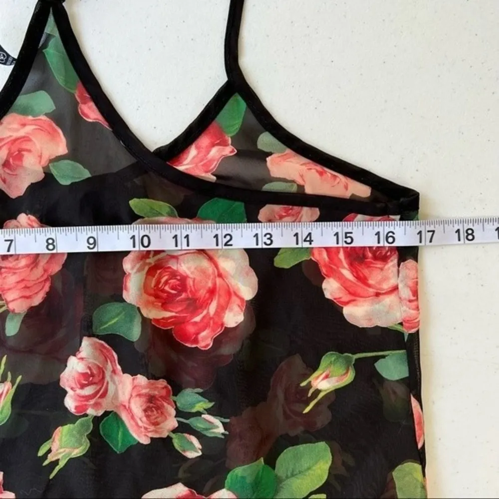 Love Culture floral spaghetti strap crochet hem tank top size small - Image 6