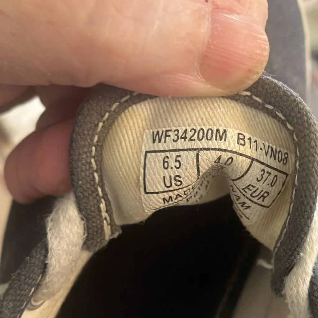 FINAL MARKDOWN Ladies keds 6 1/2 - Image 4