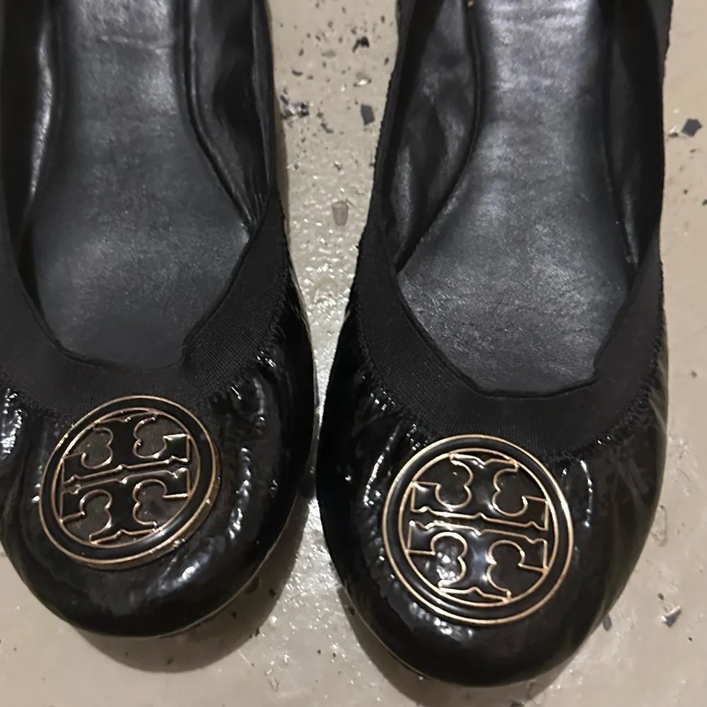 Tory Burch "Caroline" black leather ballet flats - Image 2