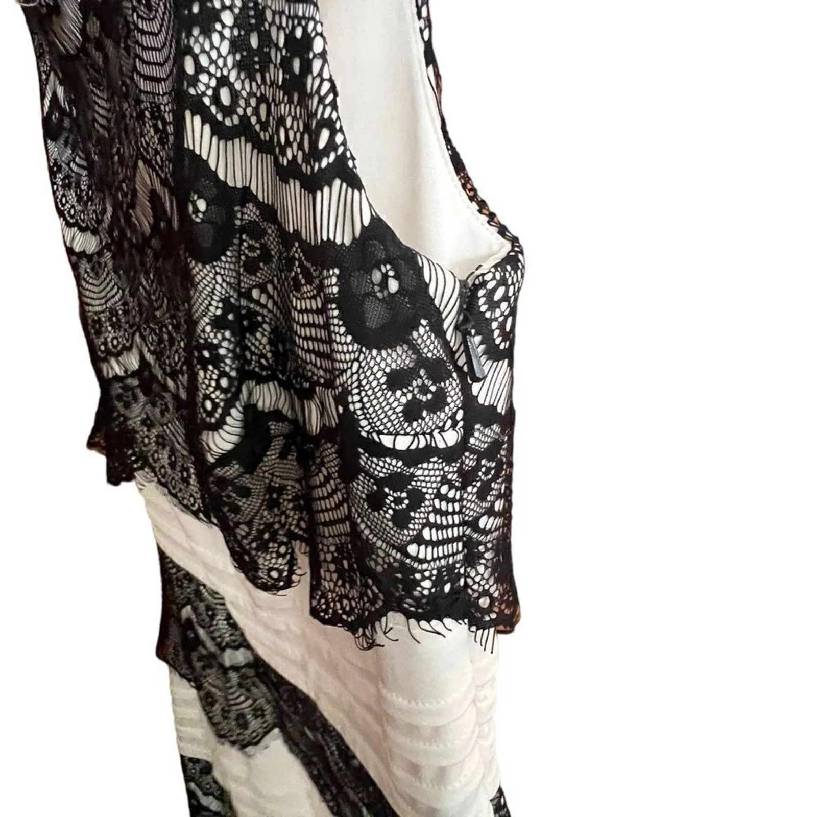 Jax black and cream banded tank dress with black lace detail size 6 - Image 4
