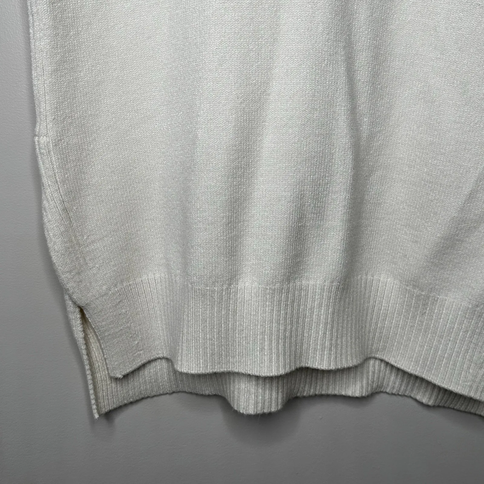 Magaschoni White Sleeveless Sweater Vest‎  Size Medium - Image 3