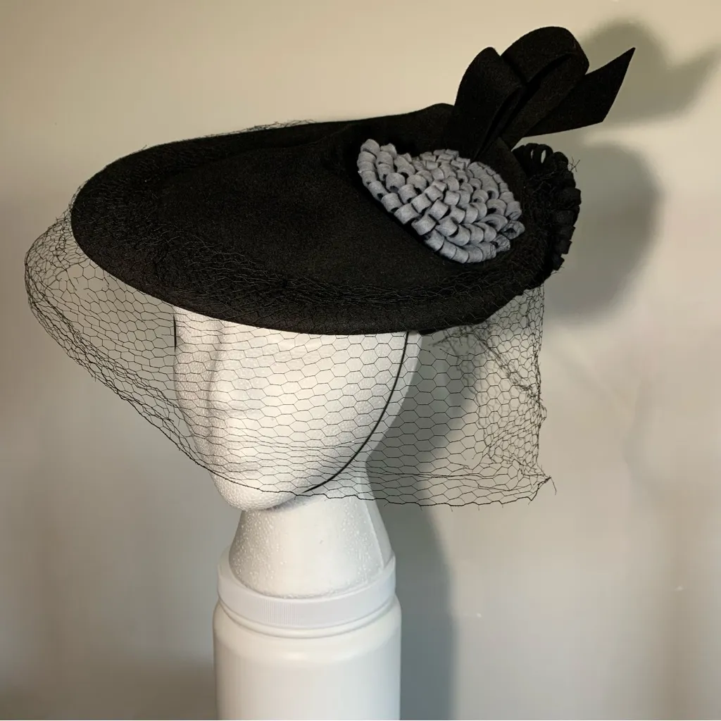 Vintage Janyth Roy Jr New York Merrimac Hand Blocked Hat With Veil Bow & Flowers Black - Image 2