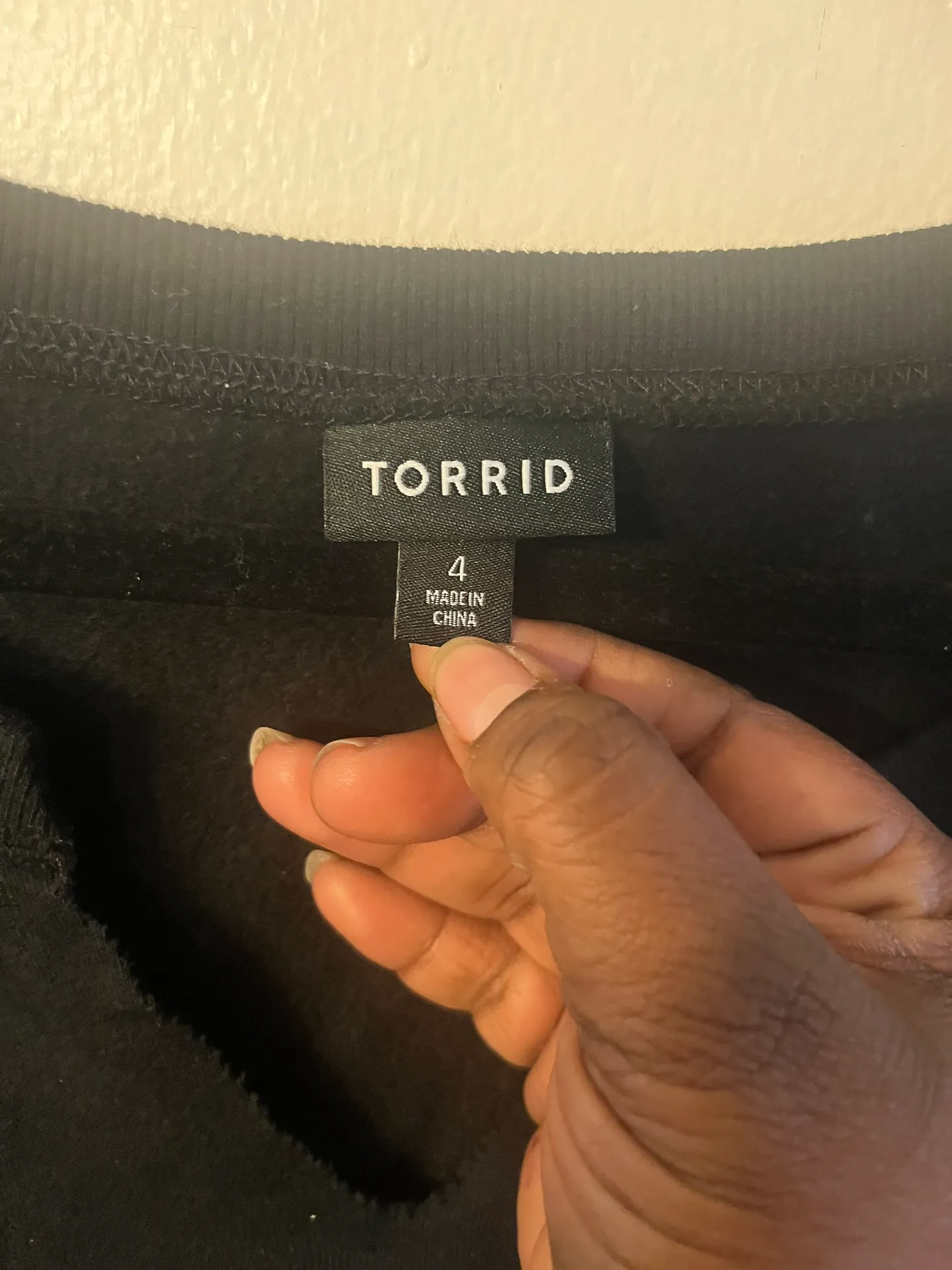 4 Plus Size Black Relaxed Fleece Fit Crop Sweatshirt 4x 26 - Image 4