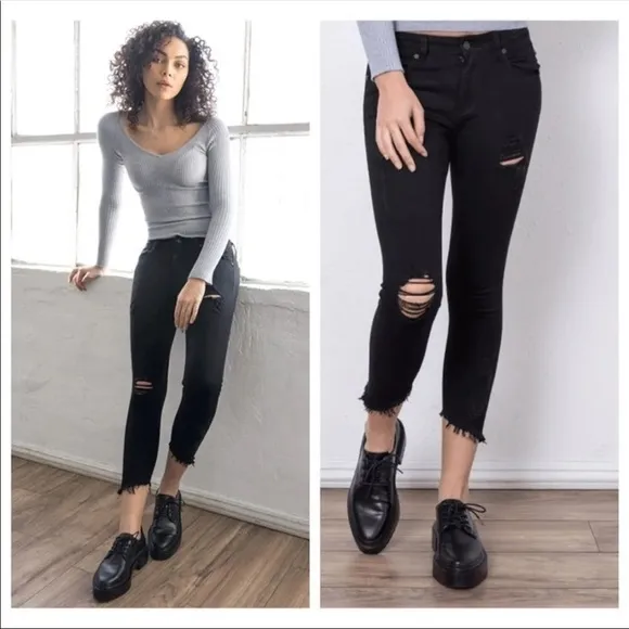 KanCan black distressed jeans size 9/28 EUC - Image 2