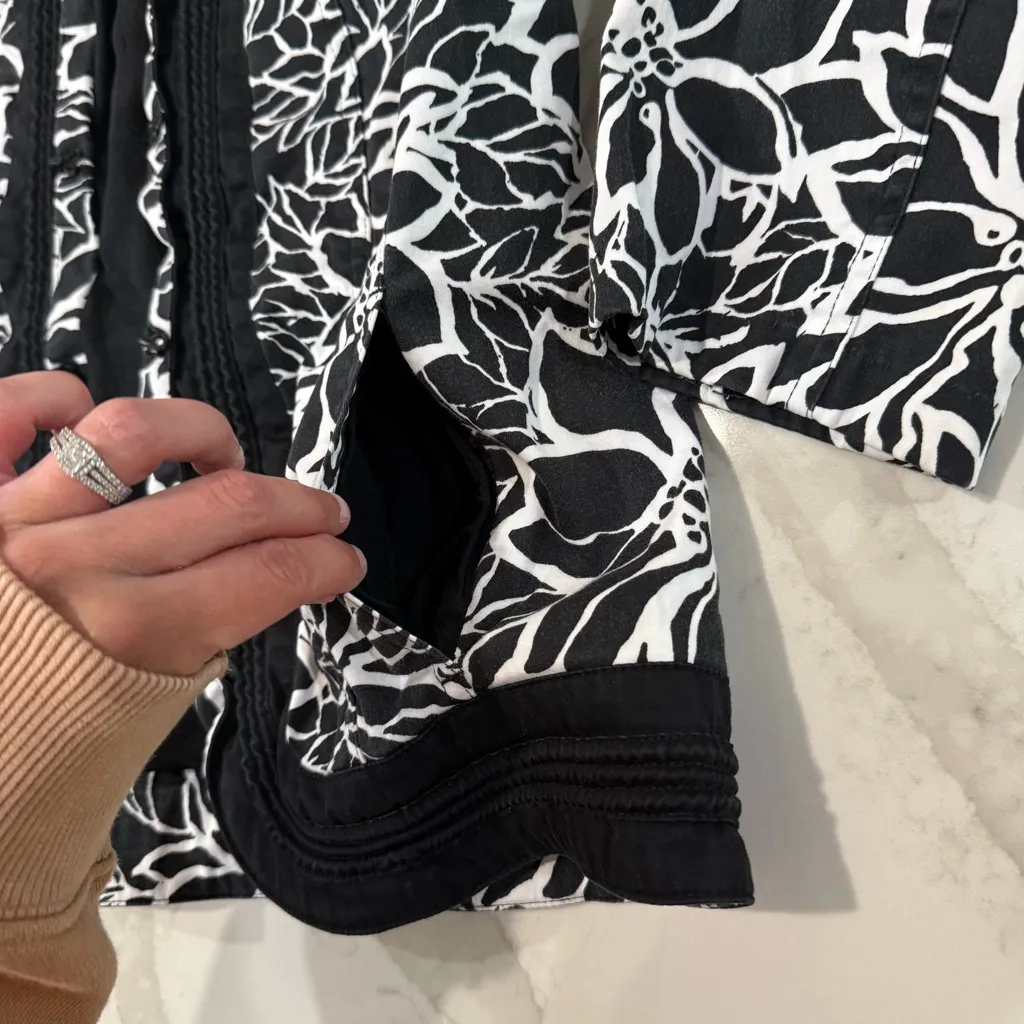 Chico's Floral Mandarin Collar Jacket Womens Medium Black/White Hook&Eye Closure - Image 6