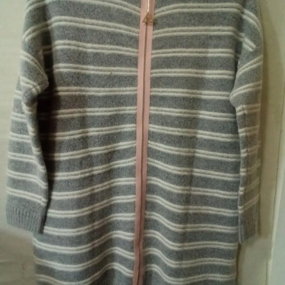 Soft sorrowndings small sweater top - Image 4