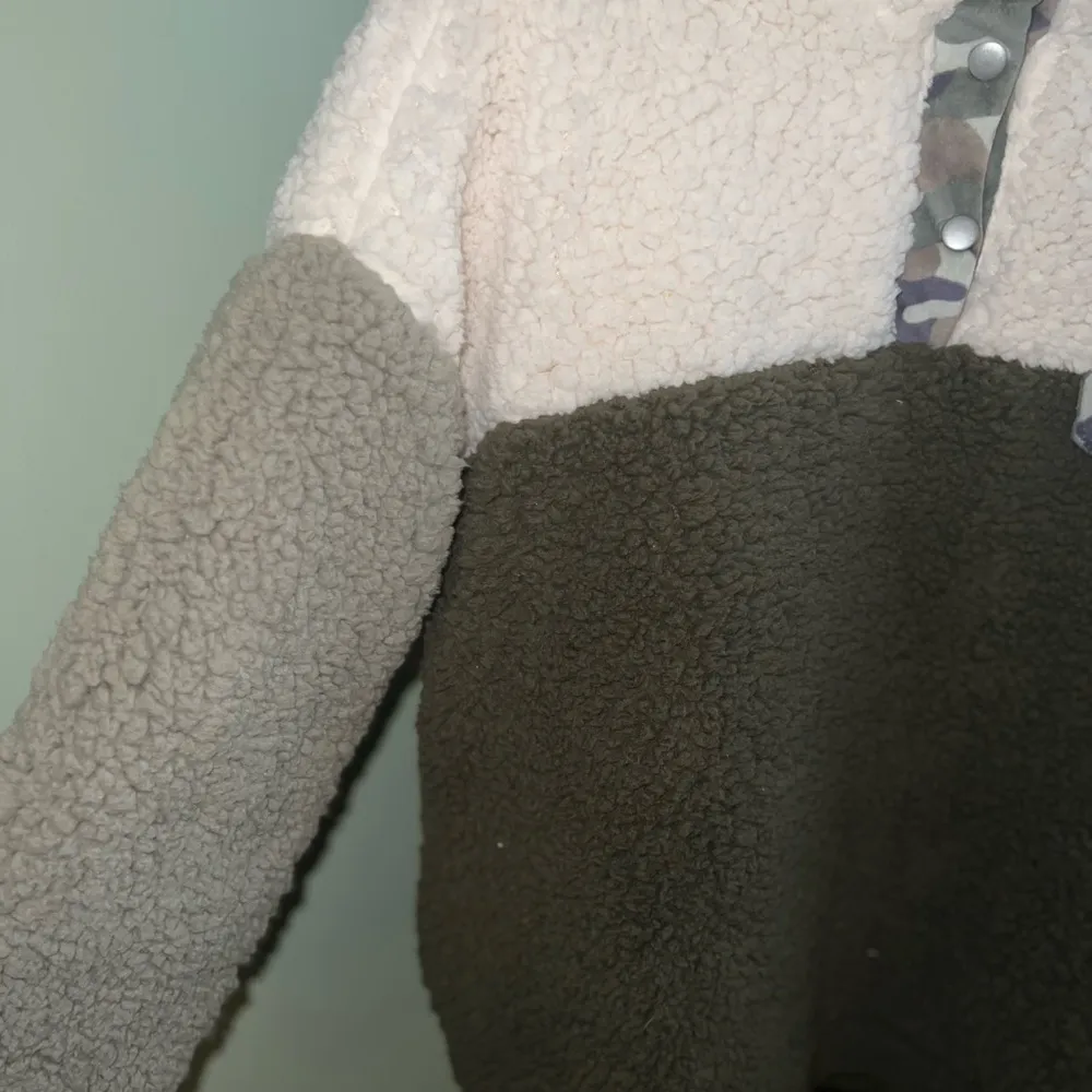 THREAD & SUPPLY Elm Color block Fleece with Long Sleeve in Jasmine Camo NWT Lg - Image 3