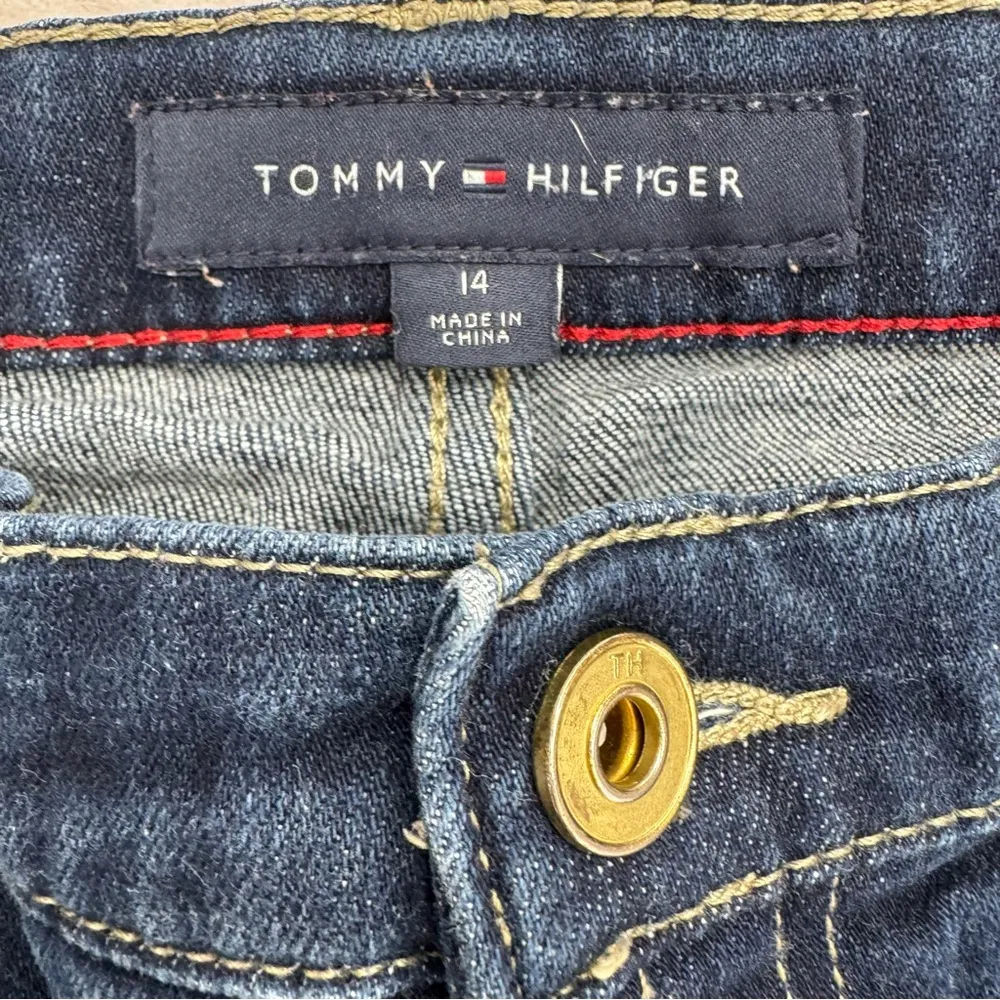 Tommy Hilfiger Greenwich Shorts Classic 5 Pocket Dark Denim with Logos Size 14 - Image 4