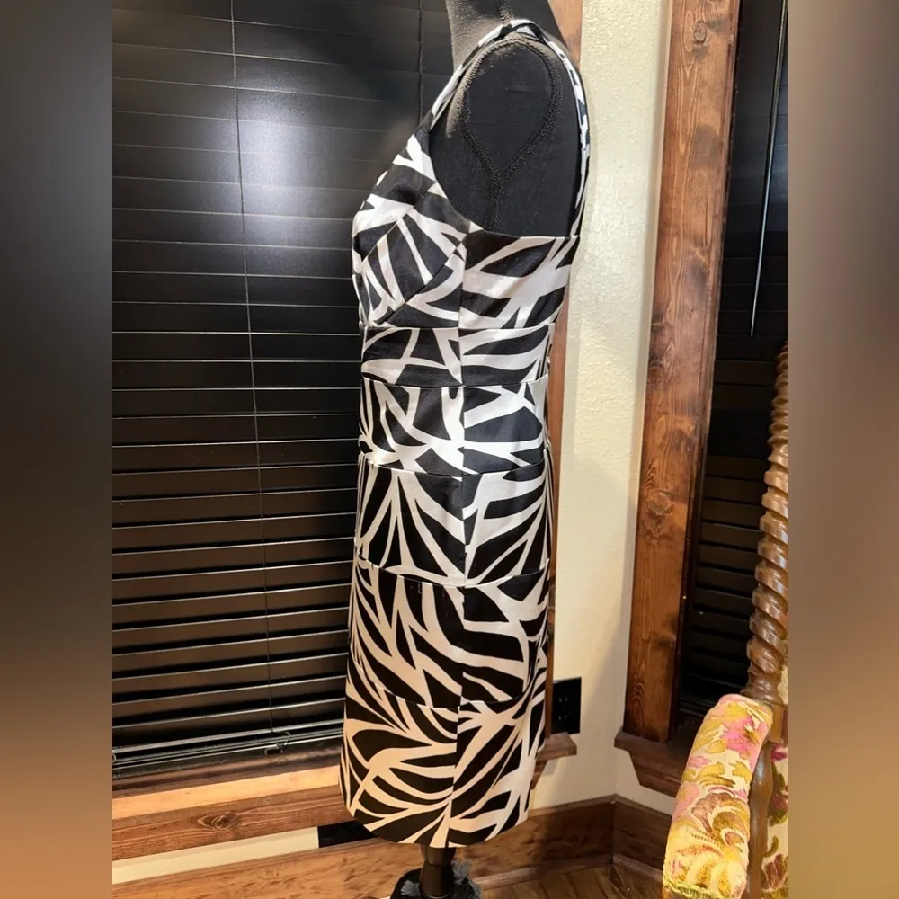 London Times Black and White Silk Style Cocktail Dress Size 8 - Image 2