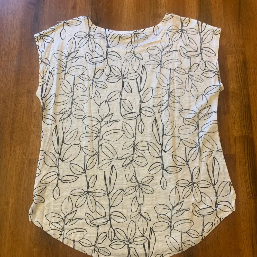 Cynthia Rowley Large 100% Linen Sleeveless Top Off White with Black Floral Boho - Image 5