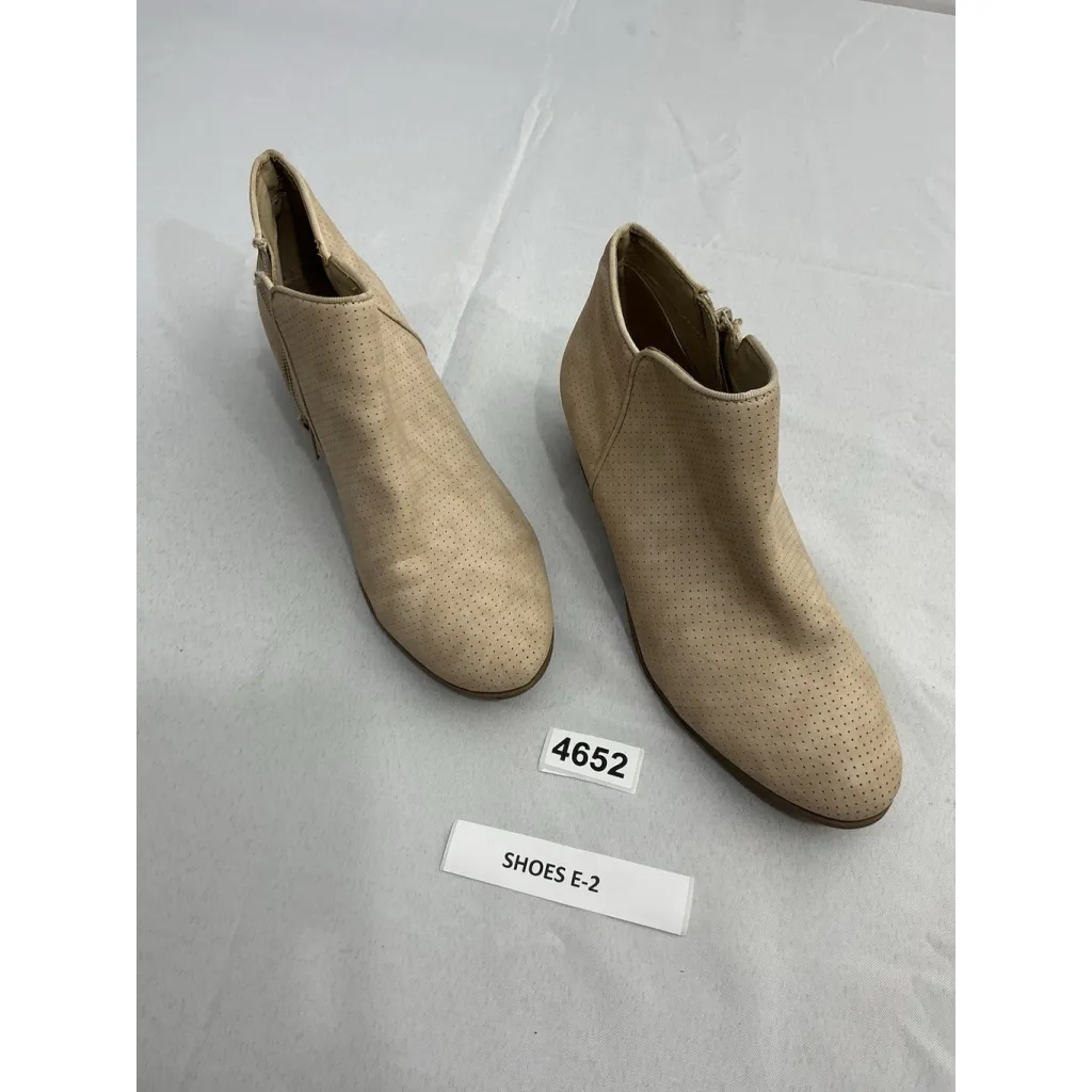 Womans St John’s Bay Loyola Booties 9 M Beige Memory Foam Side Zip Block Heel - Image 2