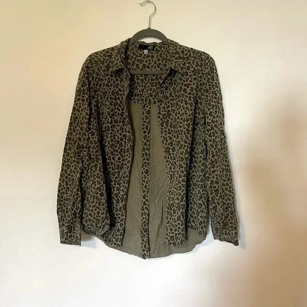 KUT from the Cloth Y2K green/black animal print button down fall top - Image 3