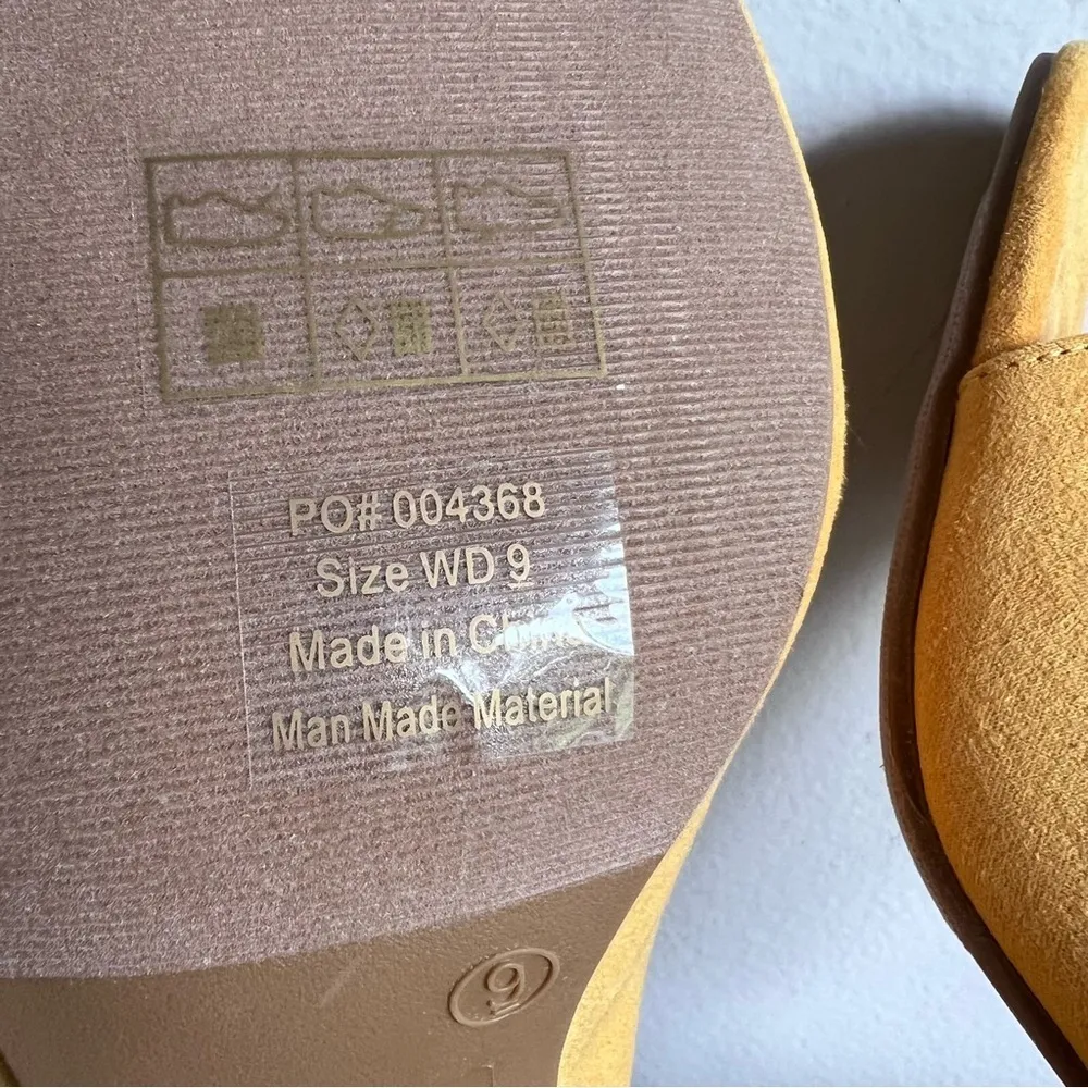 Journee Collection Allea Backless Pump Women's Size 9 Wide #B1500 - Image 8