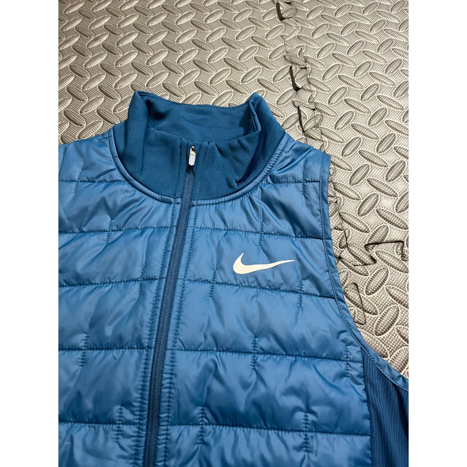 NIKE Therma-FIT Synthetic-Fill Running Puffer Vest Womens Size‎ XS Blue Golf - Image 2