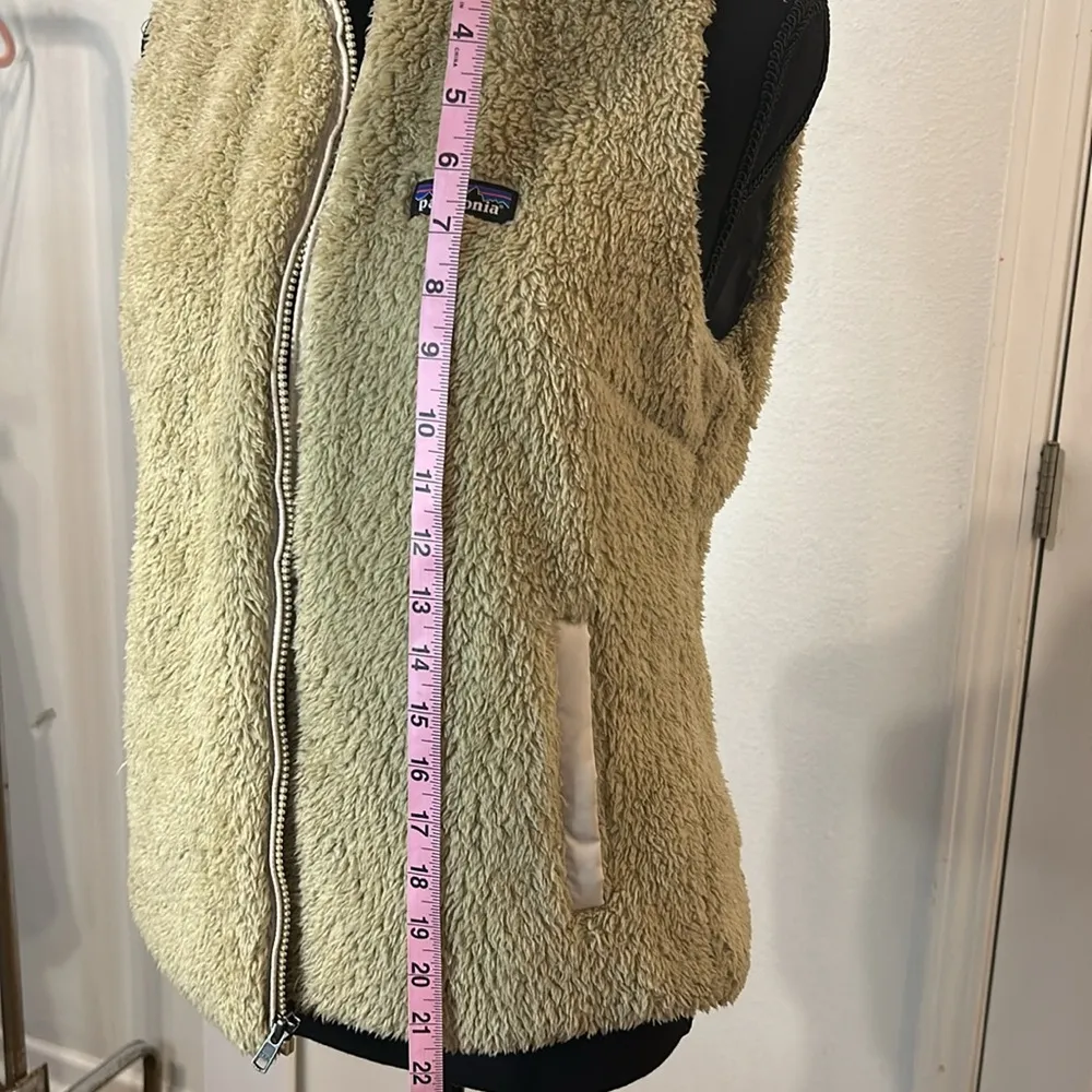 Los Gatos Vest - Fuzzy And Soft Beige Vest - Like New!  - Image 6