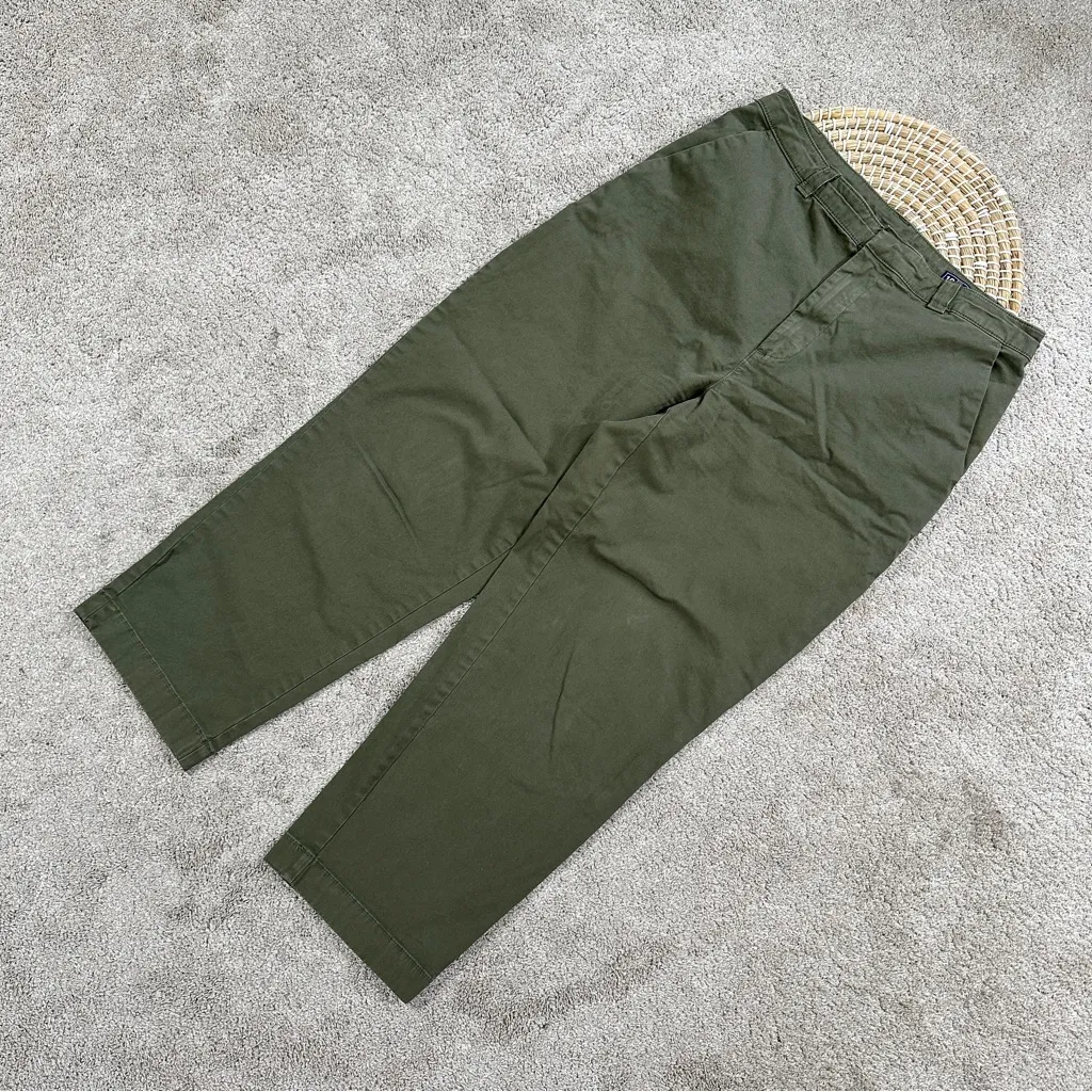GAP Women’s Everyday Mid Rise Straight Up Khakis Pants in Army Jacket Green 10 - Image 4