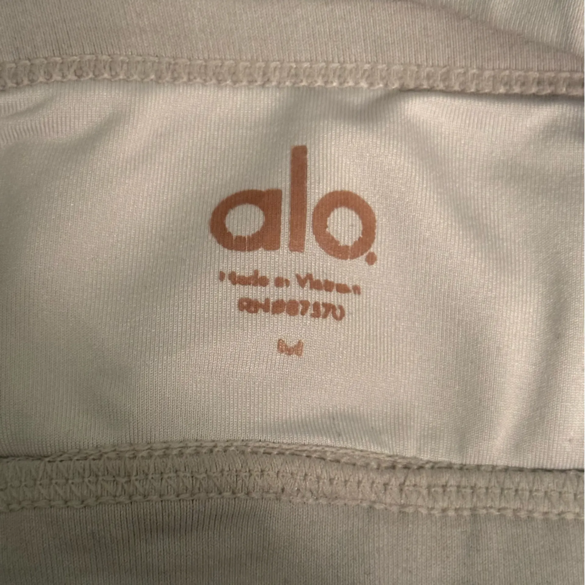 Alo Yoga Gray and White Sports Bra - Image 4