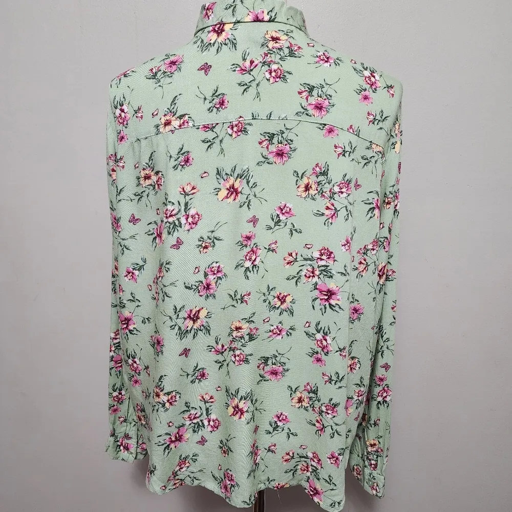 Divided X H&M sage floral button down size small - Image 5