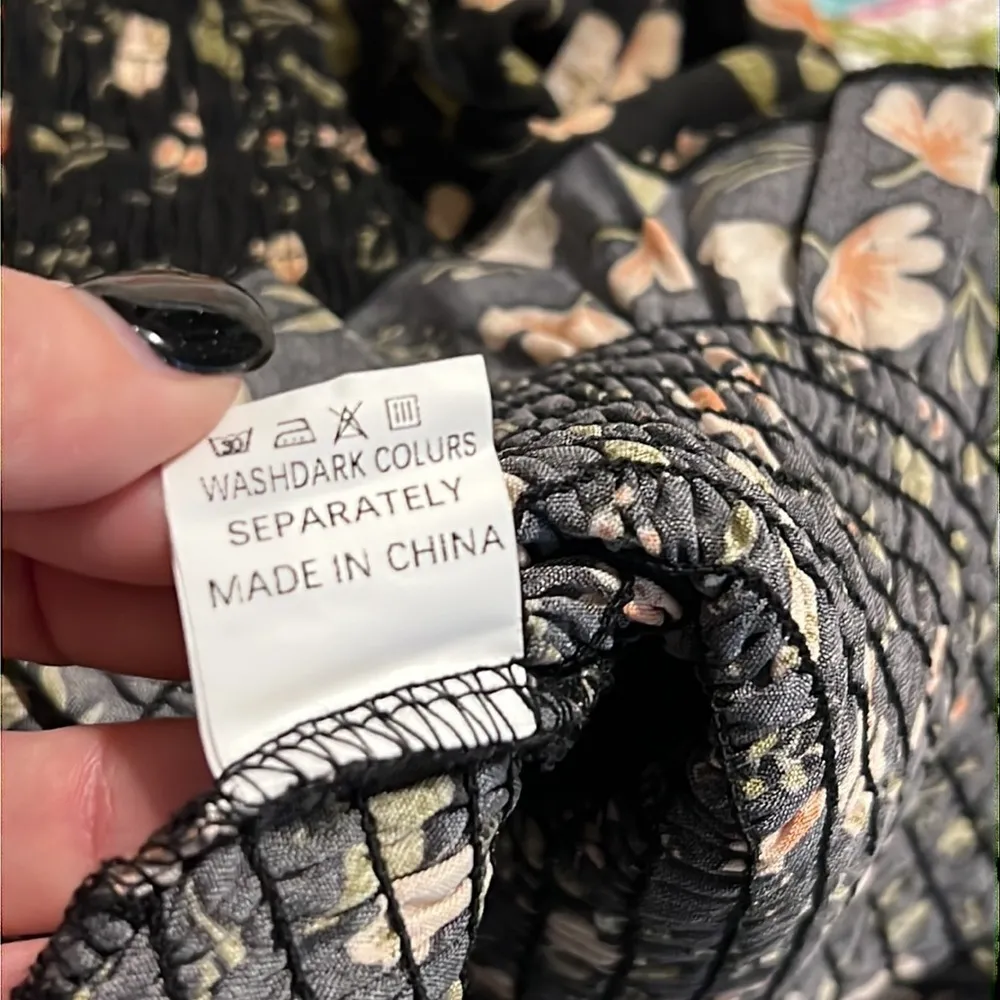 POIUMN large ruched top juniors black floral print ruched sleeves new with tags Size undefined - Image 9