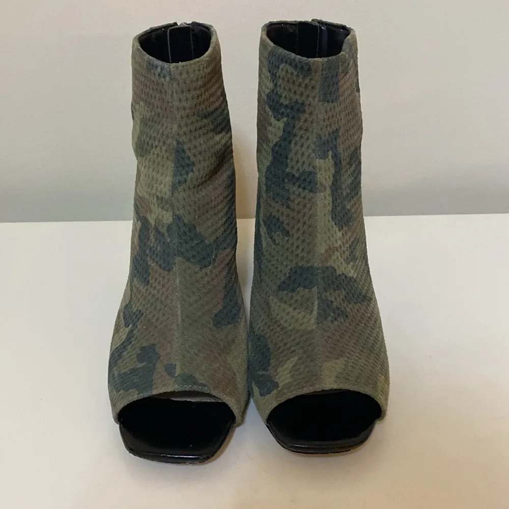 Sanctuary Rock It Camouflage Open Toe Booties size 8 - Image 2