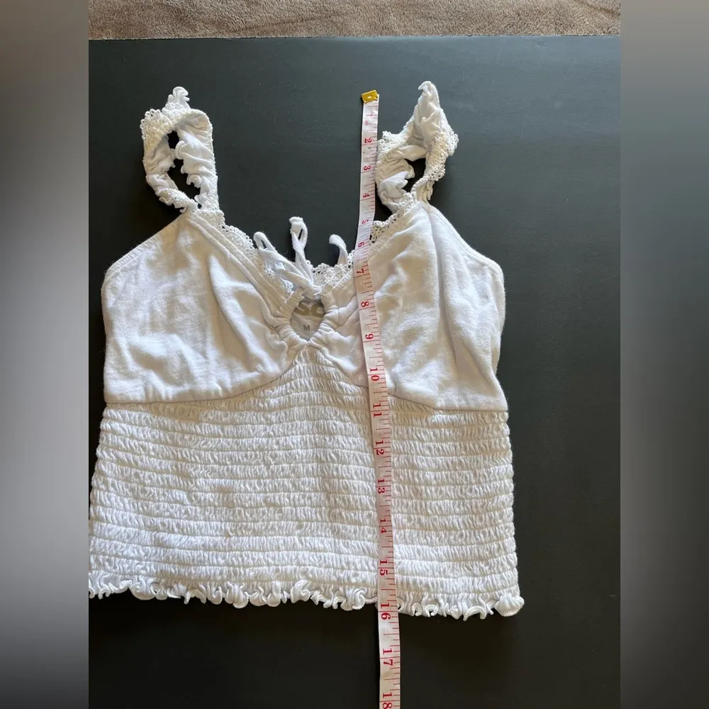 SO White Ruched Keyhole Neckline Women’s Tank Top Sz M EUC - Image 7