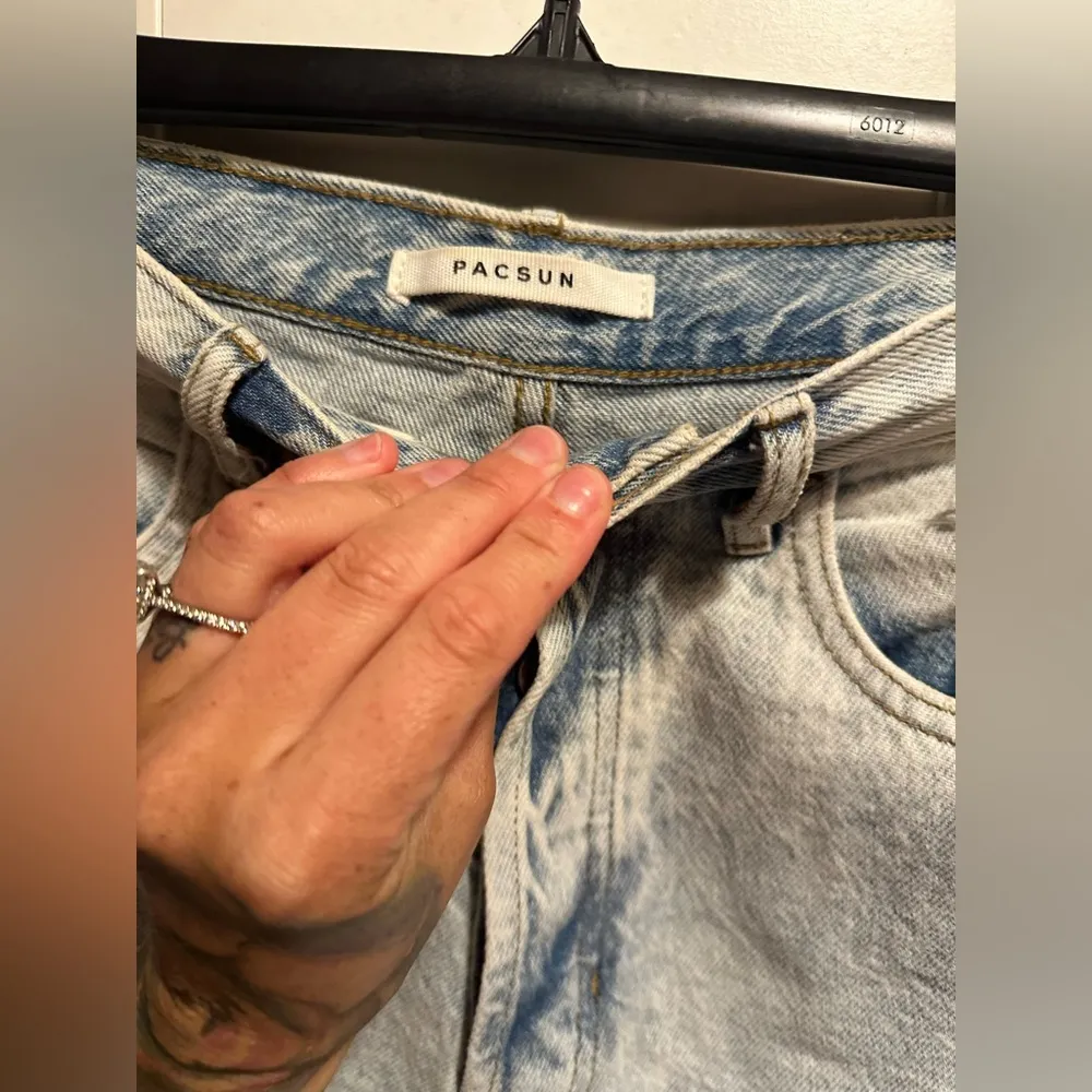 NWOT PacSun Rainbow🌈Ultra High Rise Buttonfly Vintage Shorts Distressed Raw Hem - Image 7