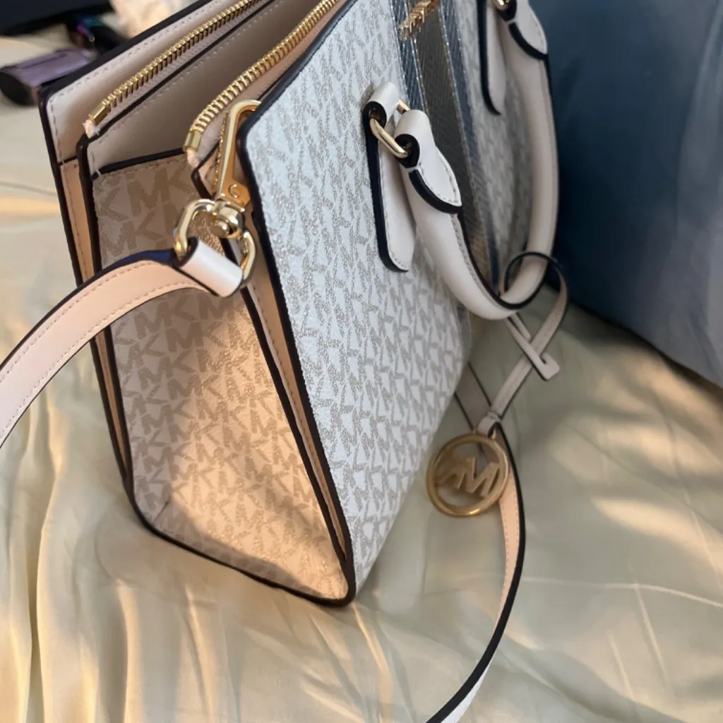 Michael Kors, leather handbag, medium size new with tags - Image 6