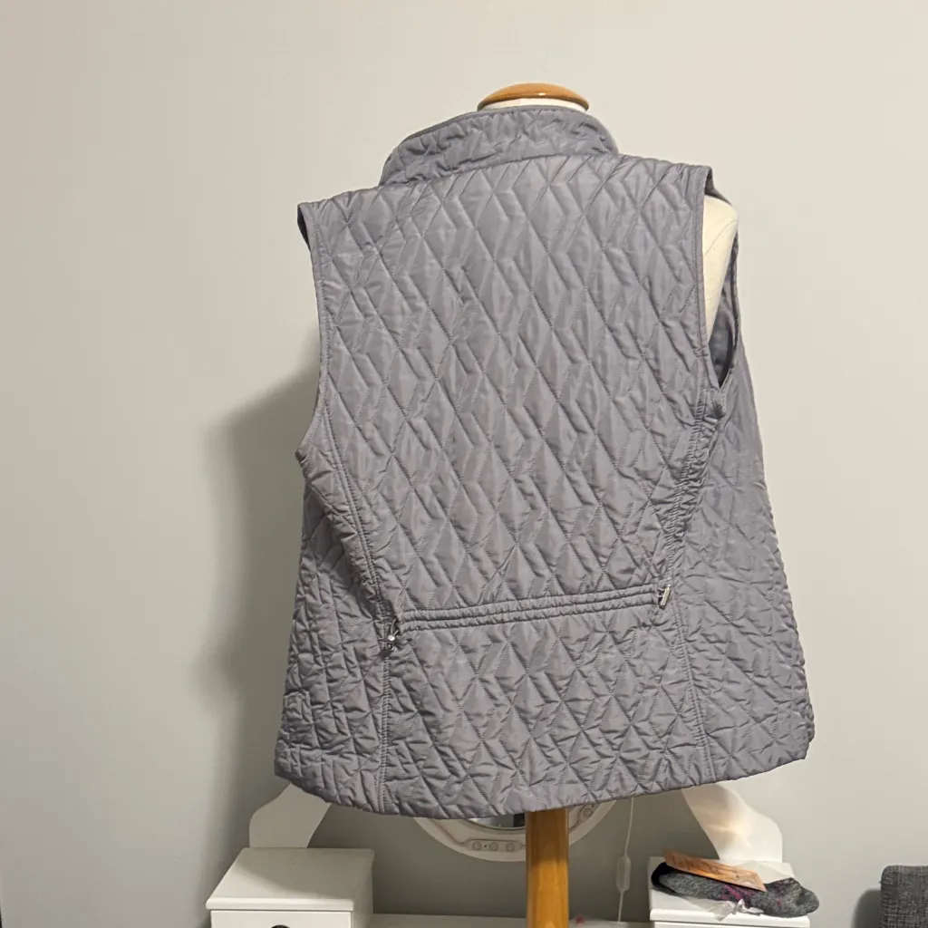 Croft & Barrow Women's Light Gray Quilted Vest - Image 3