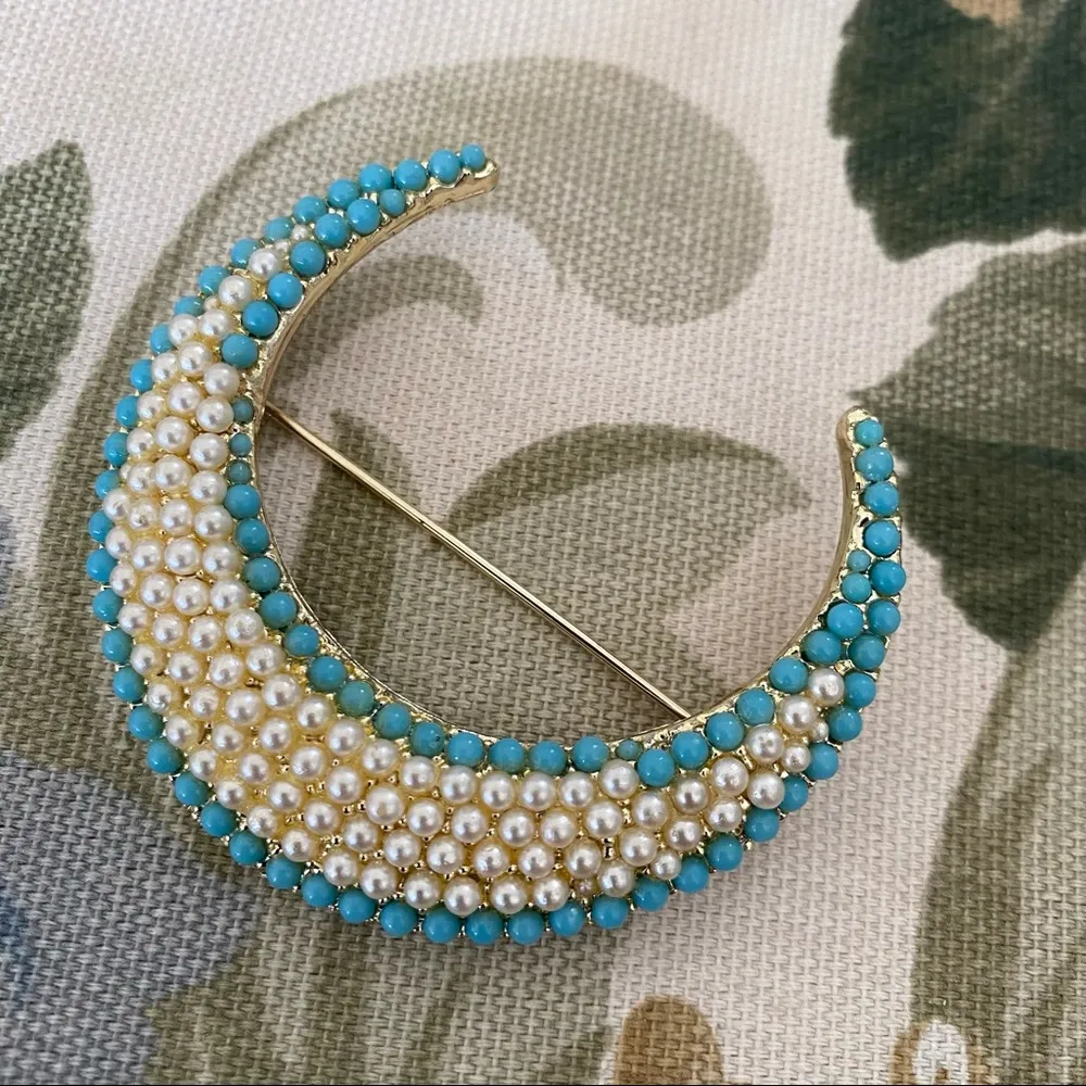 Vintage R.S.K Brooch White - Image 3