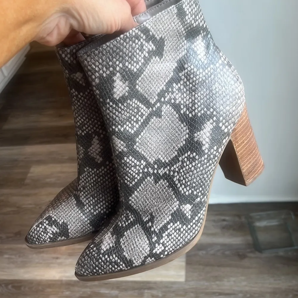 Carlos by Carlos Santana Lydia Tan Faux Leather Ankle Boots Shoes size 7.5 Brown - Image 5