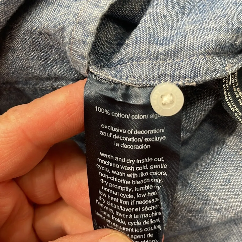 Tommy Hilfiger Chambray Sleeveless Button Up Shirt Size XL - Image 5