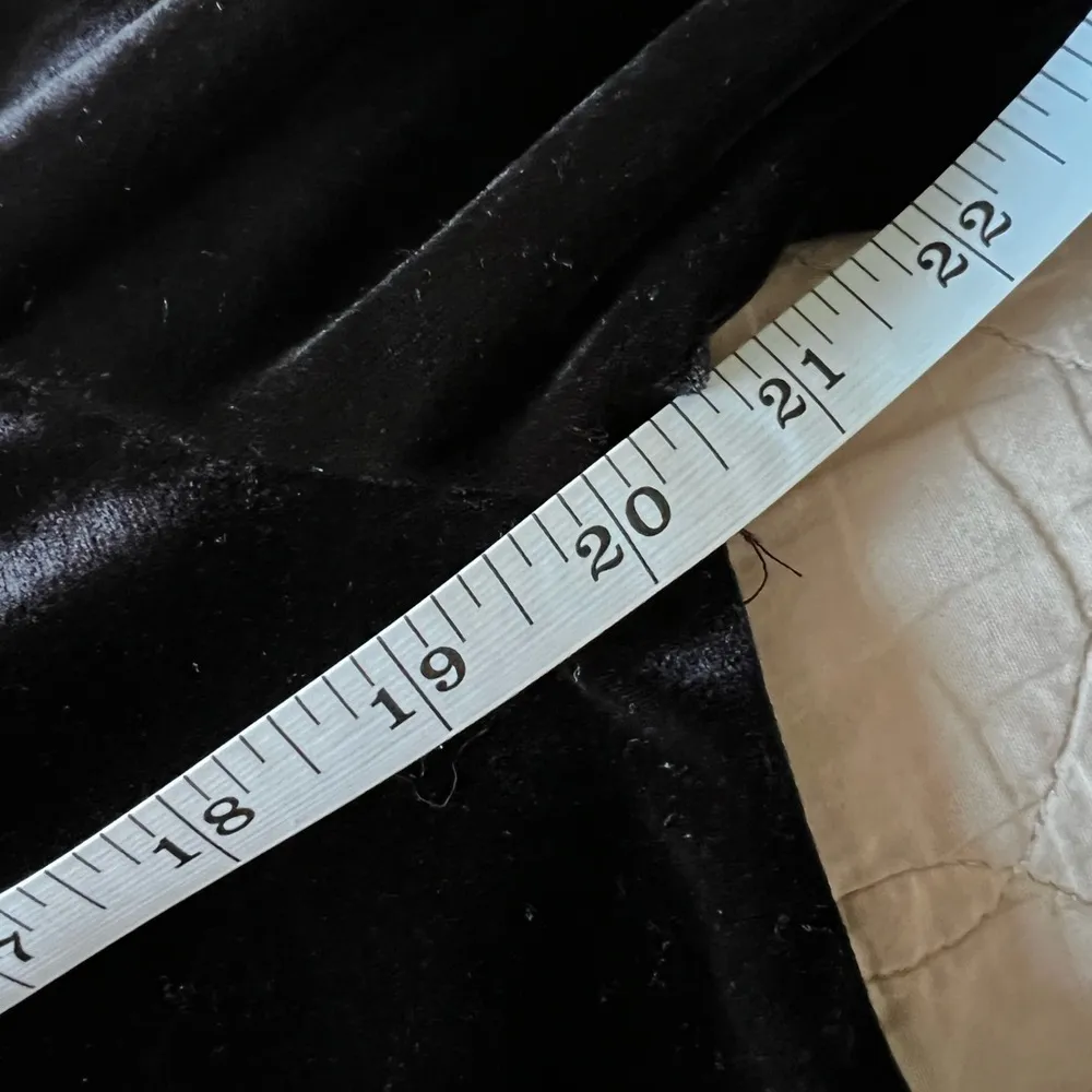 Vtg 90s DVF Diane von Furstenberg black velvet cardigan top small - Image 4