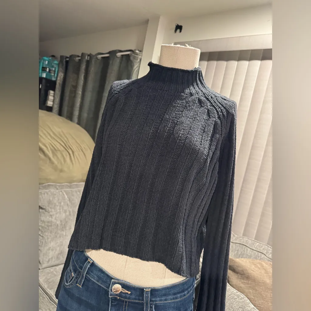 American Eagle Outfitters Dark Gray Turtleneck Sweater - Image 3