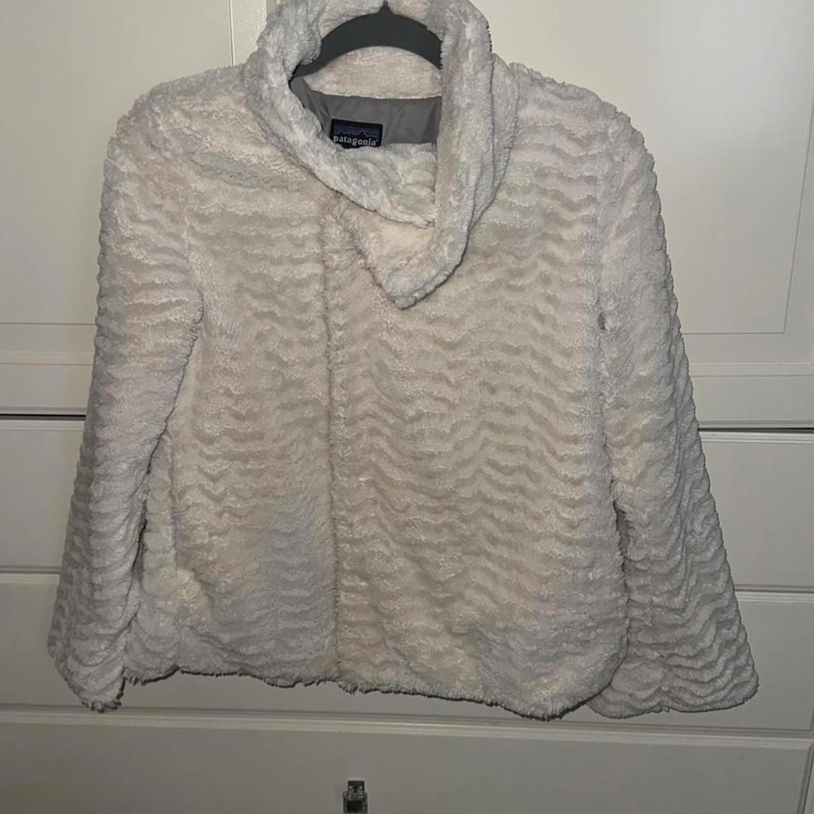 Patagonia Women's White and Cream Jacket - Image 3