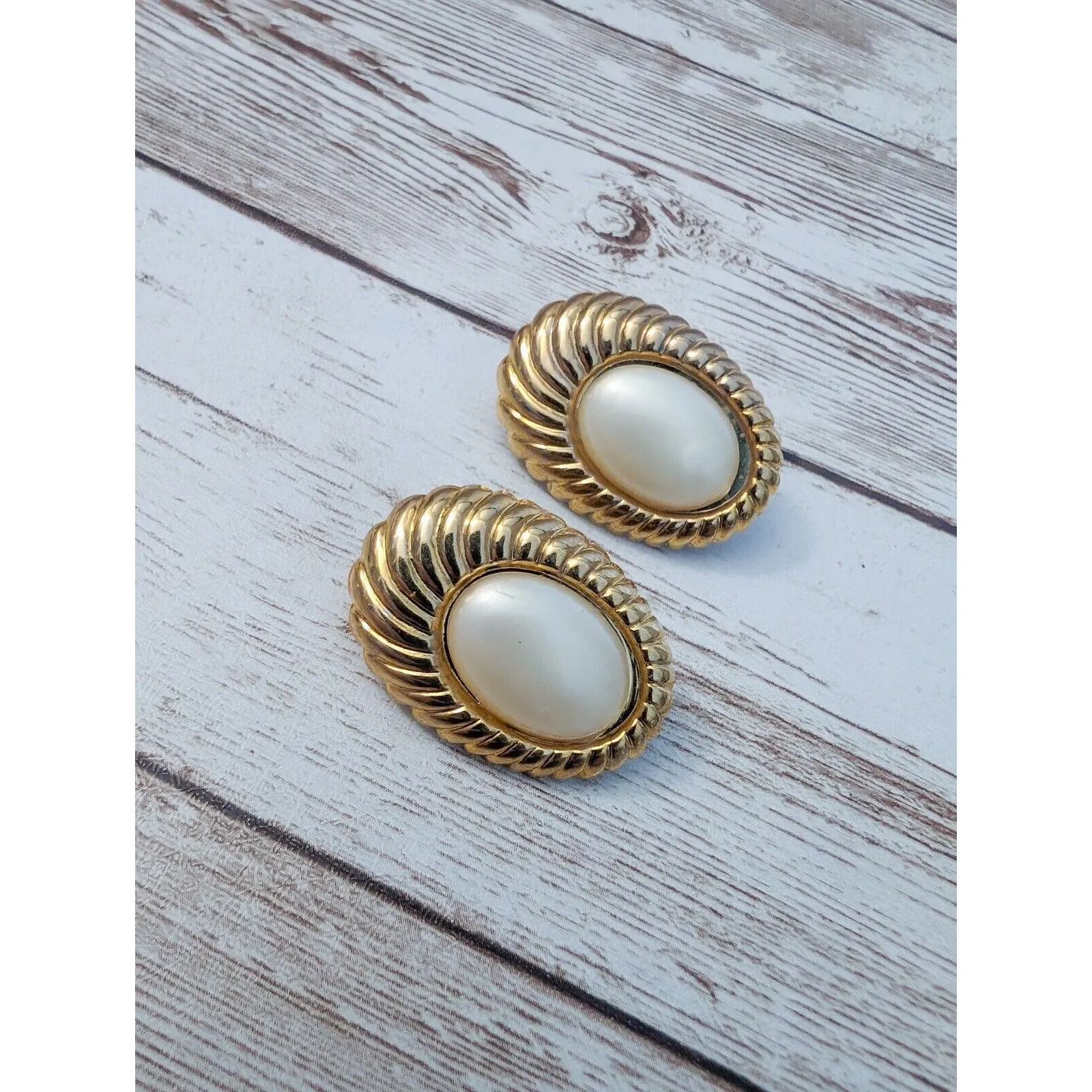 Vintage Clip On Earrings - Image 3