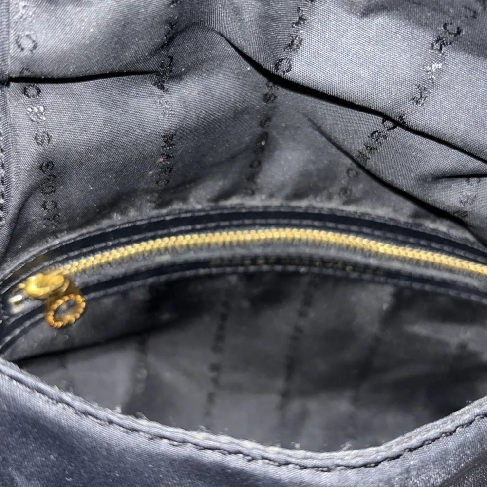 MARC BY MARC JACOBS BLACK NYLON CROSSBODY W/ GOLD HARDWARE
POCKETS IN & OUTSIDE - Image 6