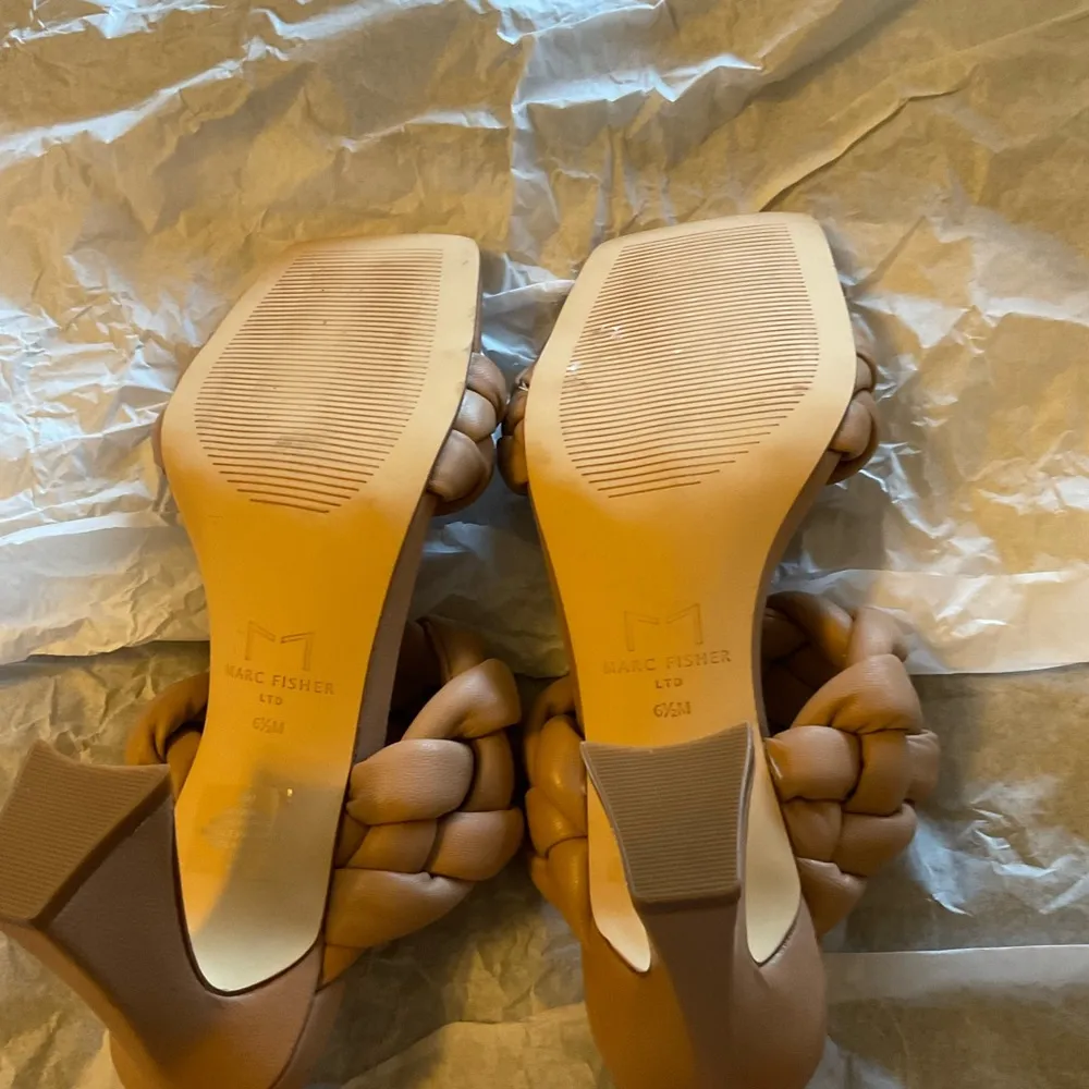 Marc Fisher Women Hammy Heeled Slide Sandals Size 61/2 Beige - Image 9