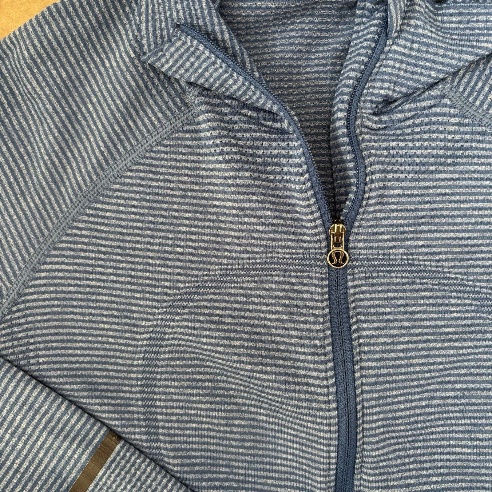 Lululemon Swiftly Tech Long Sleeve Womens Size 4 Half Zip Blue Stripe - Image 2