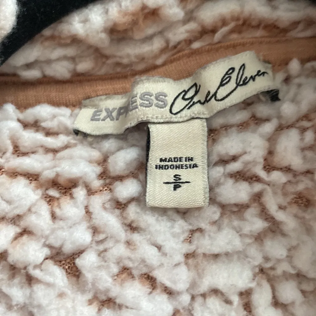 Cozy half zip sweater -tan  and white - Image 5